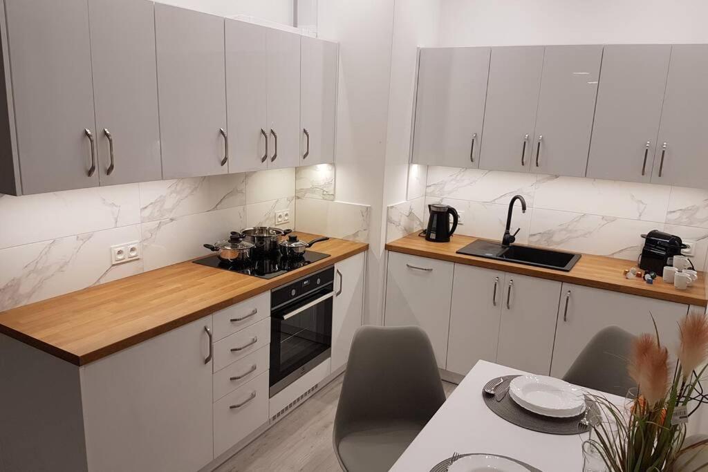 Komfortowy Nowoczesny Apartament Kustronia Z Garazem Balkonem Wanna Bielsko-Biała Exteriör bild