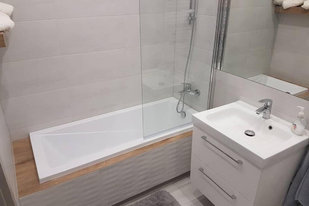 Komfortowy Nowoczesny Apartament Kustronia Z Garazem Balkonem Wanna Bielsko-Biała Exteriör bild